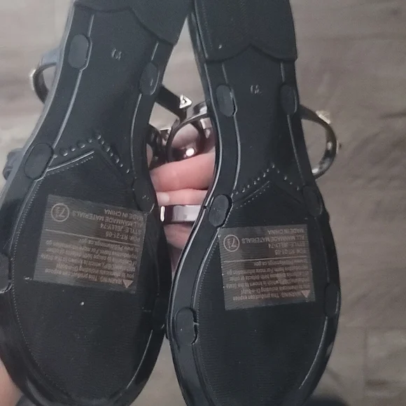 Sandals - Picture 3 of 4